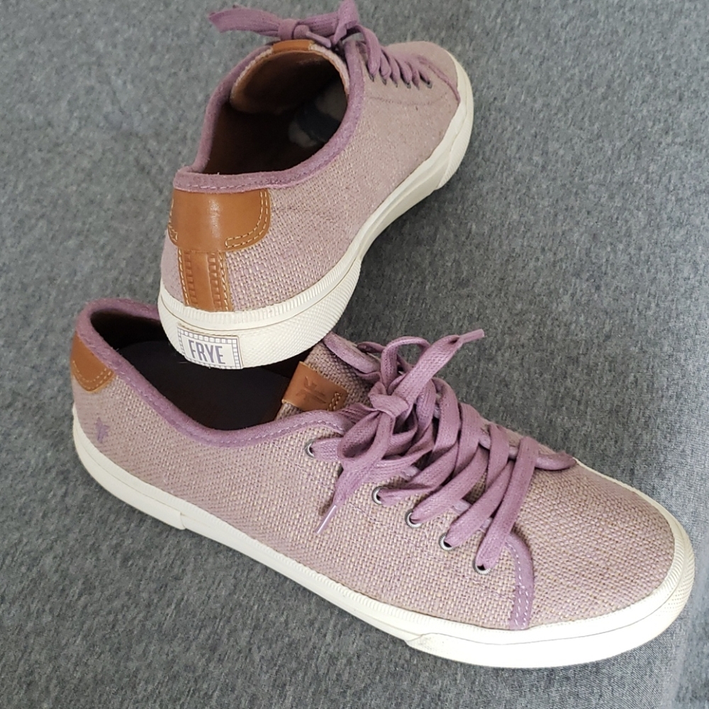 Frye Gia Canvass Low Lace Up Lilac Sneakers